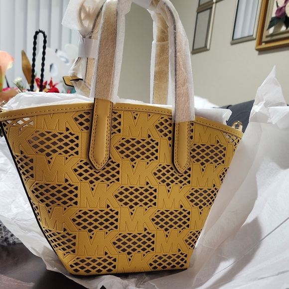 Brand New Michael Kors Kimber Small 2-in-1 Tote Bag - Picture 3 of 5